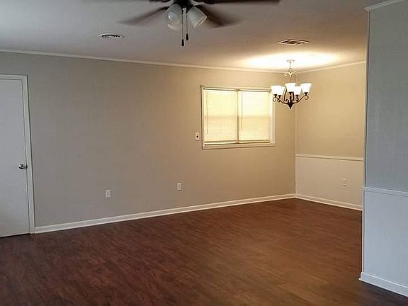 3rd image of 24646 Eisenhower Dr