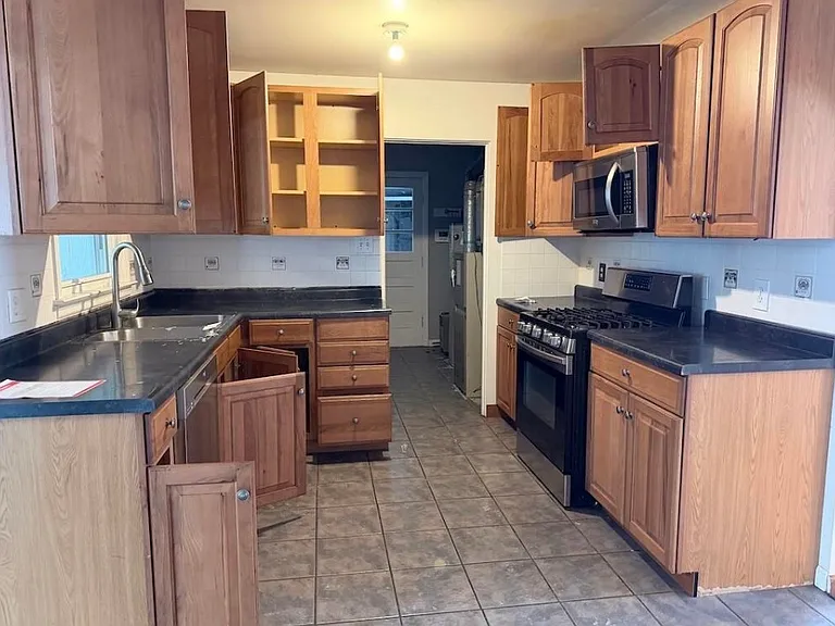 9722 W 136th Ln — Photo 7