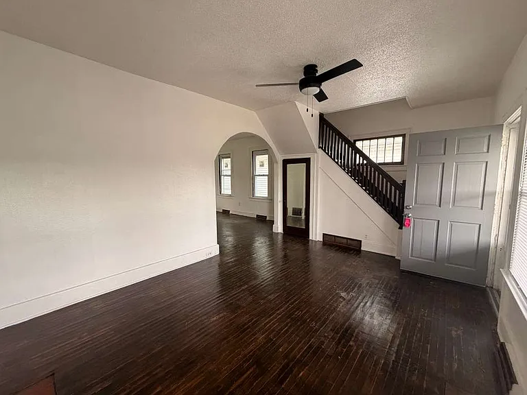 634 Spencer St — Photo 2