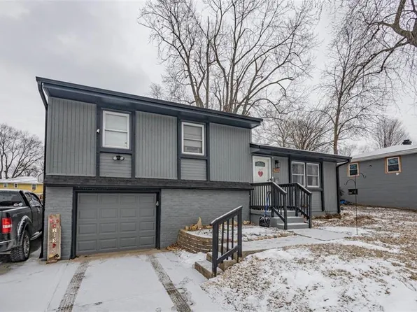 7800 NE Gracemor Dr, Kansas City, MO 64119