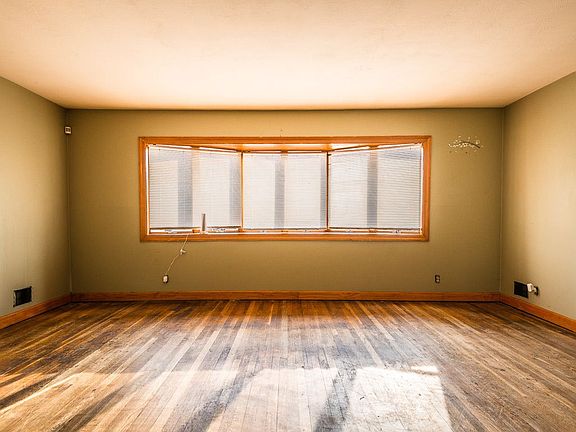 3rd image of 16244 98th St