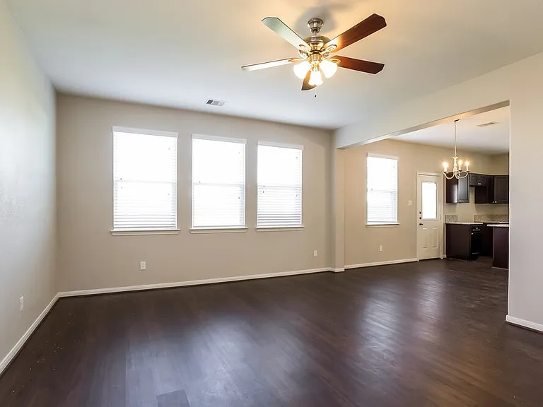 21818 Octavia Way — Photo 3