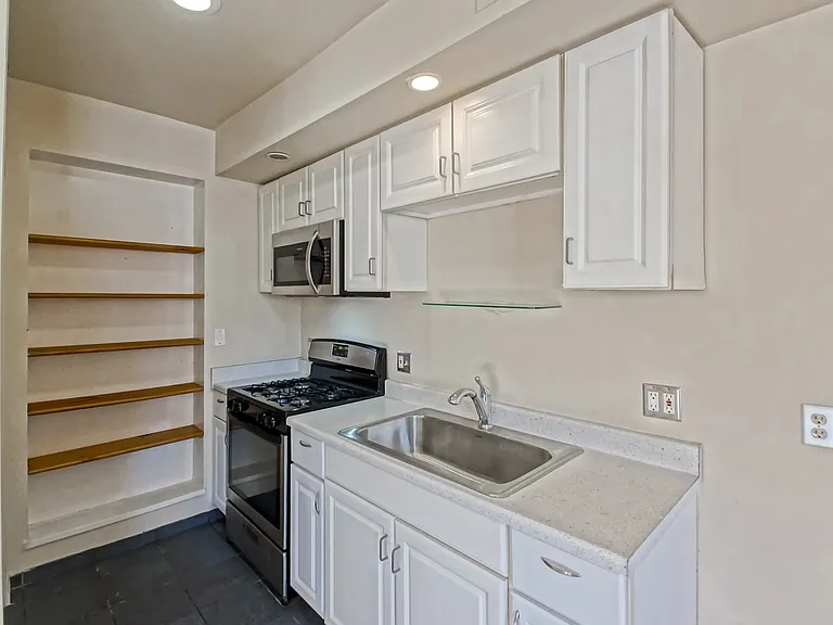 4541 W 172nd St #2 — Photo 25