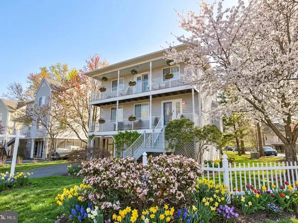 201 Mariners Point Dr, Middle River, MD 21220