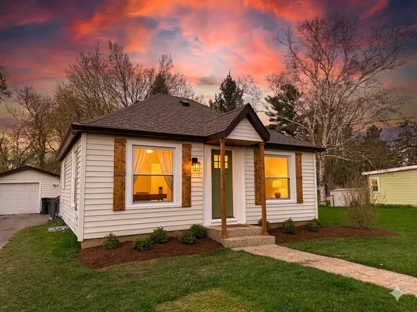 307 S 5th Ave, Walworth, WI 53184