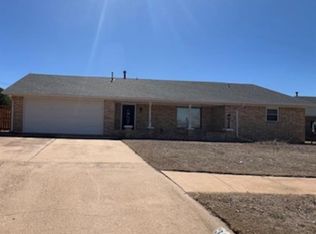 300 Sequoyah Ln, Altus, OK 73521