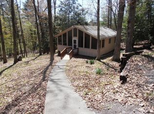 58 Pine Ln, Bushkill, PA 18324