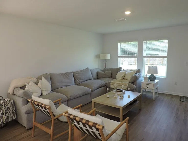4664 Carlstrom Ln — Photo 4