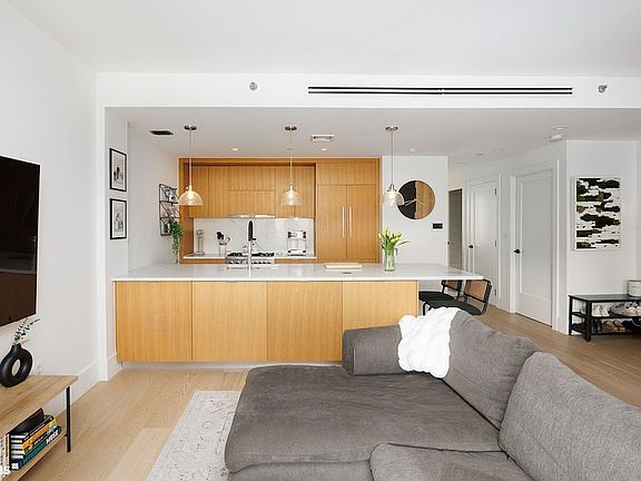 2nd image of 532 Lorimer St #3B