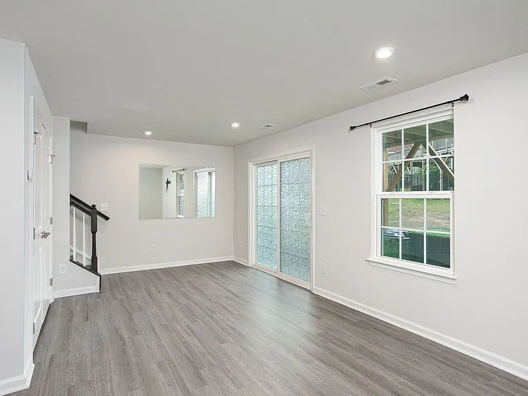 410 Cross Country Way — Photo 15