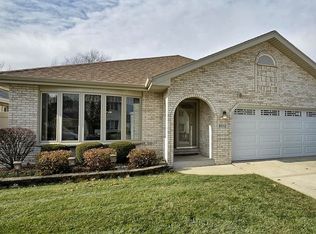 8512 Menard Ave, Burbank, IL 60459