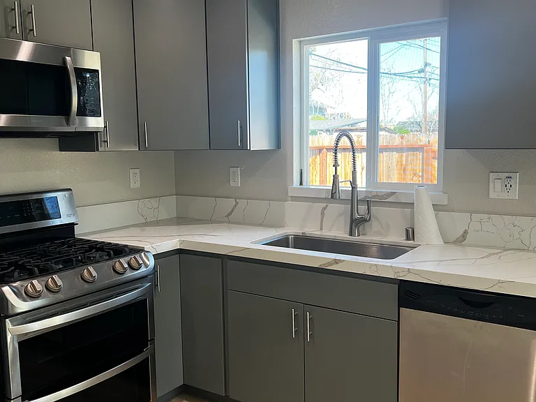 3165 Linden St — Photo 8