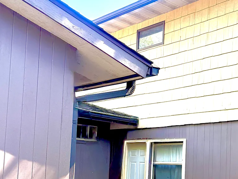 503 Hessel Blvd — Photo 4