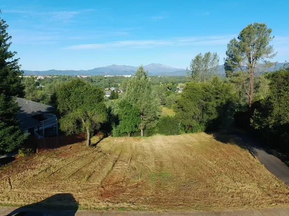 1538 Saint Andrews Dr, Redding, CA 96003