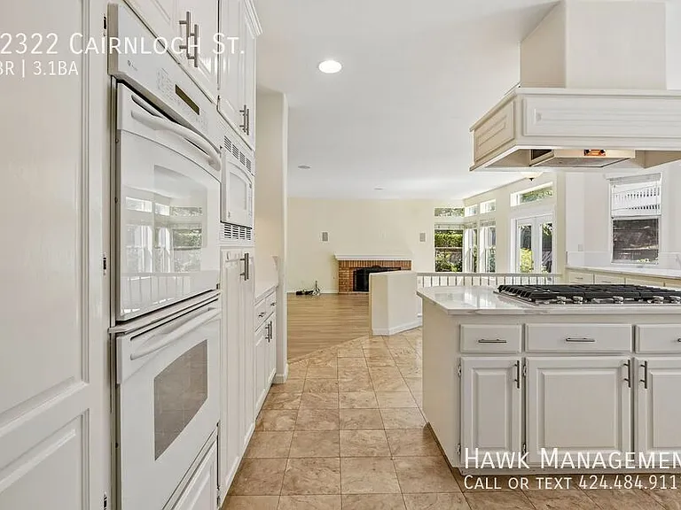 22322 Cairnloch St — Photo 29
