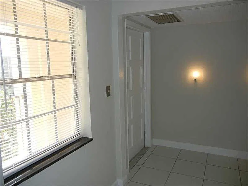 2 bed, 2.0 bath, 1100 sqft, $2,000 — Photo 2