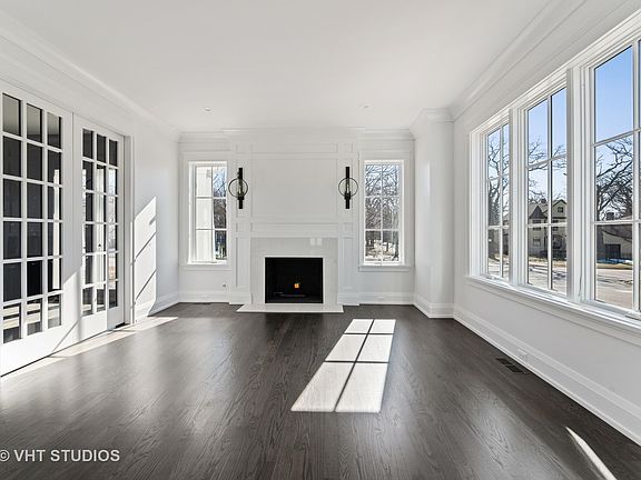 3rd image of 551 Rosewood Ave