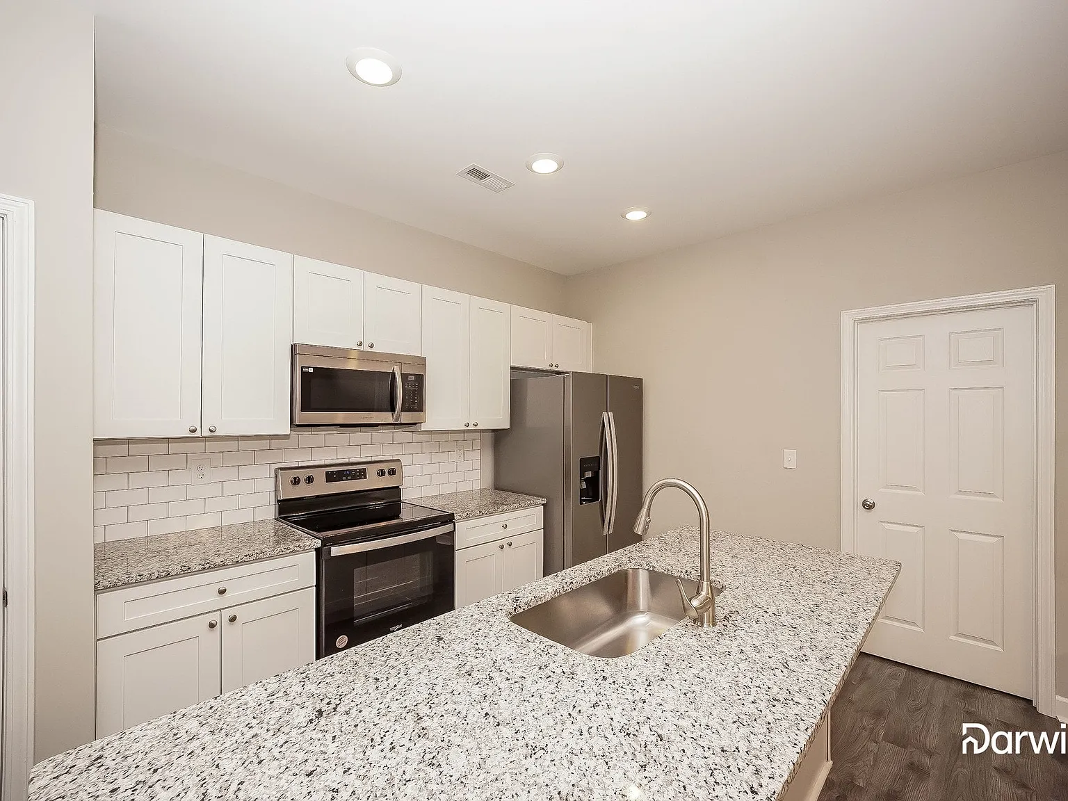 3 bed, 2.0 bath, 1360 sqft, $1,635 — Photo 4