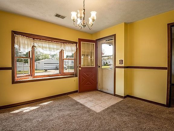5th image of 631 Carnegie Ave