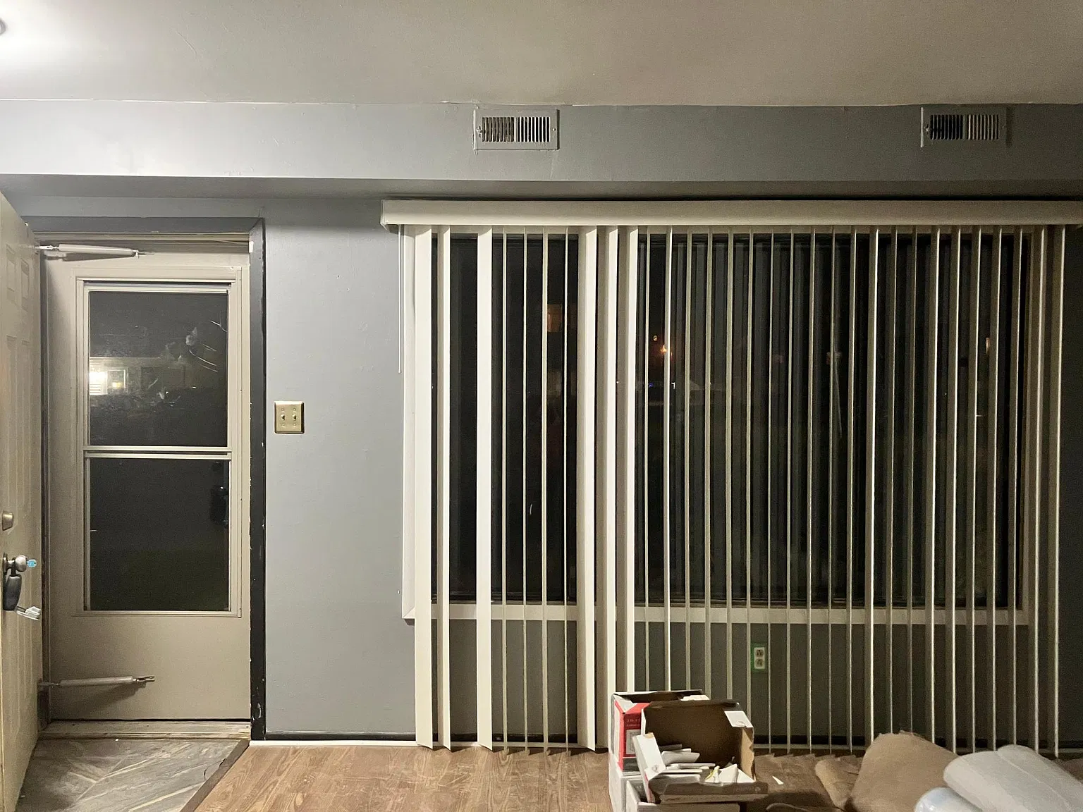 444 E 60th Pl — Photo 2