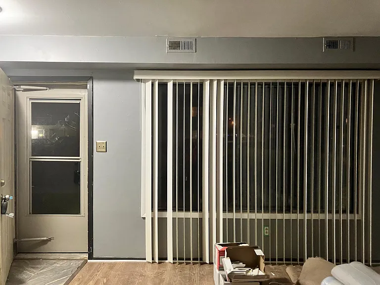 444 E 60th Pl — Photo 2
