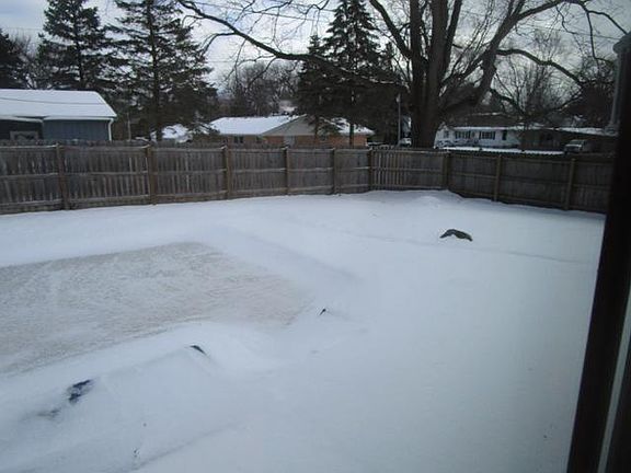 4th image of 817 Gerry St