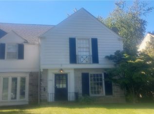 2498 Newbury Dr, Cleveland Heights, OH
