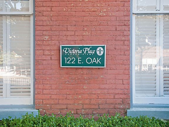2nd image of 122 E Oak St