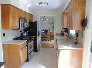 2S661 Normandy Ave W, Oak Brook, IL 60523