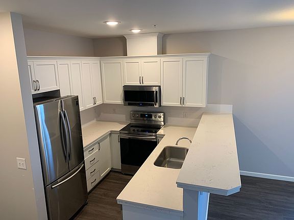 2nd image of 7122 N Greenwich Ave #8