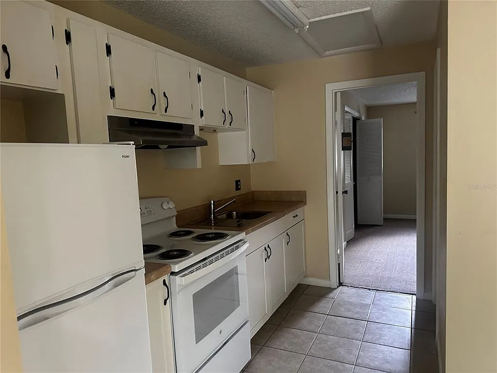 1 bed, 1.0 bath, 864 sqft, $1,000 — Photo 2