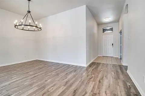 3 bed, 2276 sqft, $2,200 — Photo 2