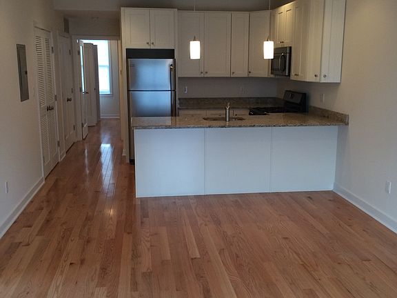 3rd image of 1713 Fairmount Ave #6