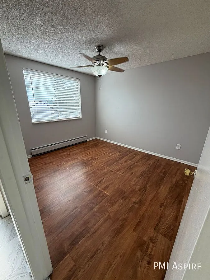 1 Bedroom 1 Bath Apartment — Photo 3