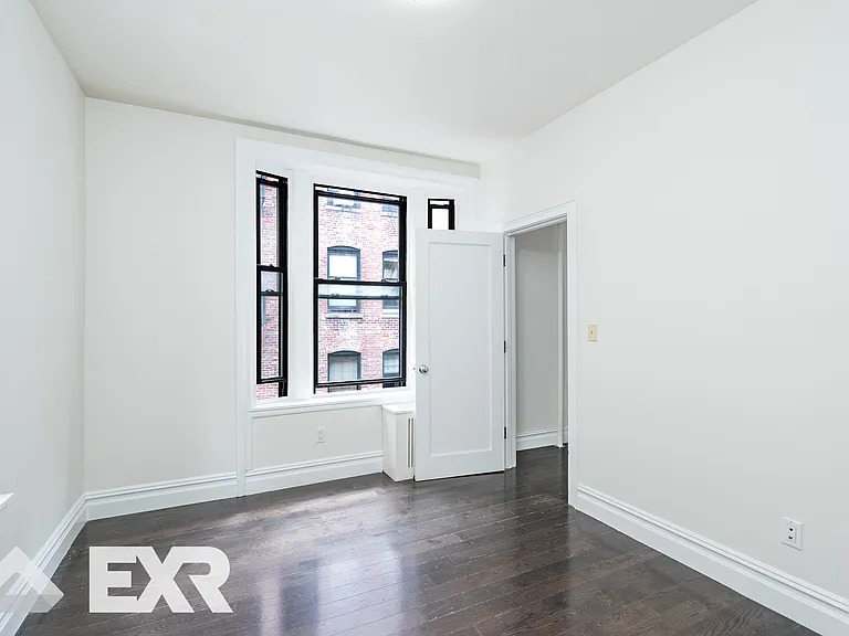 526 W 111th St #5E — Photo 6