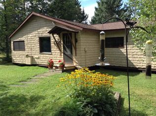 5735 Lakeshore Dr, Wakefield, MI 49968