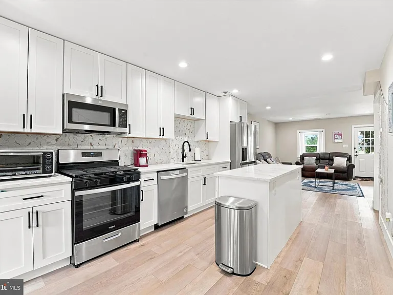 126 W Hector St — Photo 2