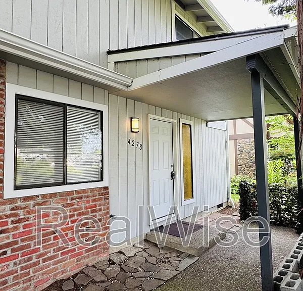 4278 Meadowbrook Ct NE — Photo 1