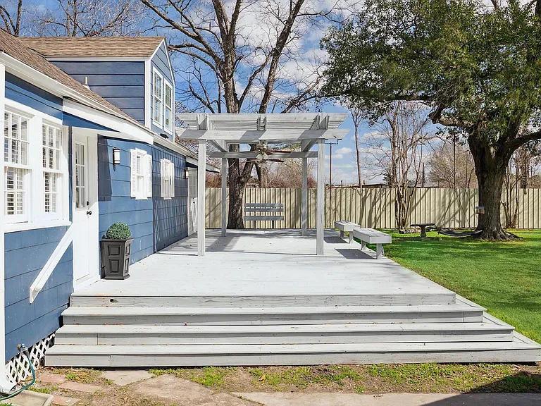 801 Woodcrest Dr — Photo 18