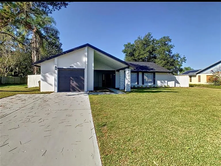 822 E Flag Ln — Photo 1