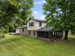 8771 Hamburg Rd, Brighton, MI 48116