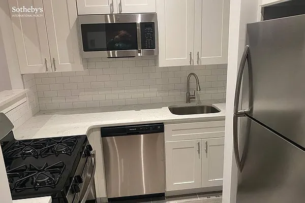 Rented by Sotheby's International Realty | media 38