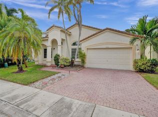 1633 E Harmony Lake Cir, Davie, FL 33324