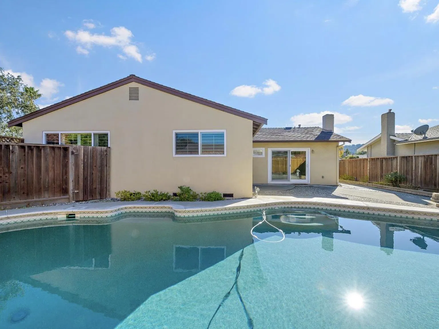 4 bed, 1495 sqft, $4,800 — Photo 4