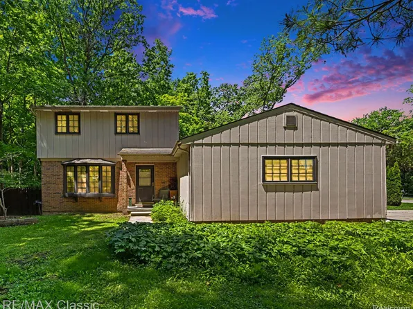23493 Cora Ave, Farmington Hills, MI 48336