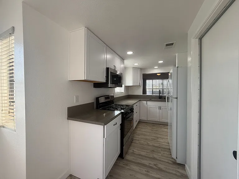 42801 15th St W #9 — Photo 5