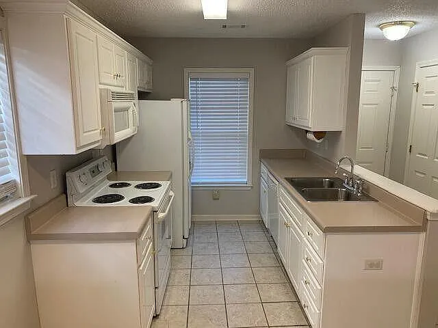 207 Evans Lake Dr — Photo 4