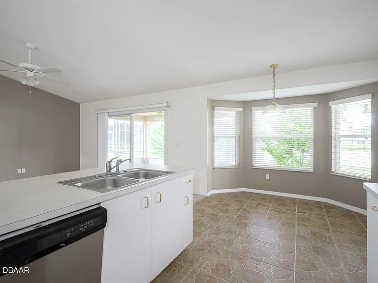 1712 Arash Cir — Photo 15