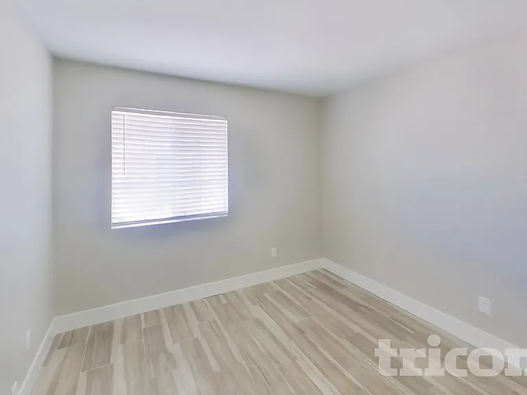 409 W Azure Ave — Photo 14