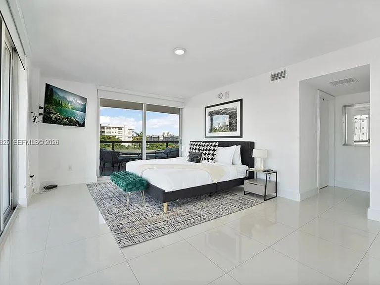 9261 E Bay Harbor Dr #507 — Photo 18